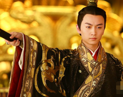 古代皇帝为什么要佩戴冠冕 珠串遮眼有什么意义</span>
                      