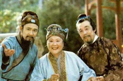 为什么贾代善的爵位还是超品德国公，到贾赦就成了一等将军了