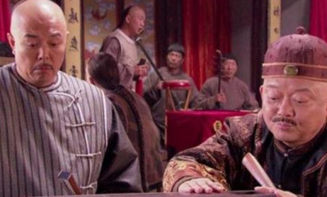 穷亲戚去投靠和珅 和珅为什么让他们晒银子</span>