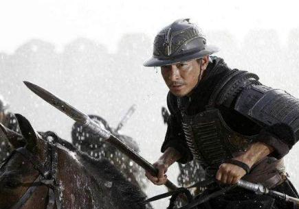 古代长枪枪杆为什么都是木质的 而不是铁做的呢