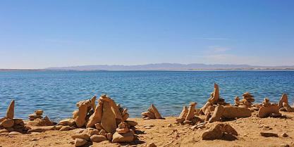 青海德令哈外星人遗址 洞中的铁管是怎么进入岩石的