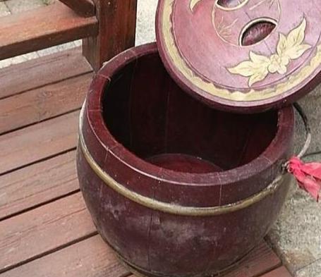 明清时期的故宫是没有厕所的 里面的上万人是怎么解决的呢