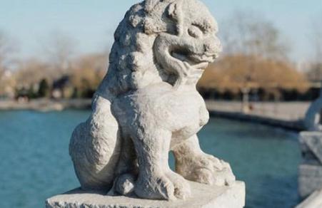 石狮子嘴里的球为什么拿不出来