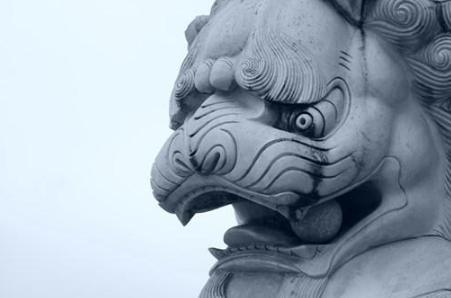 石狮子嘴里的球为什么拿不出来