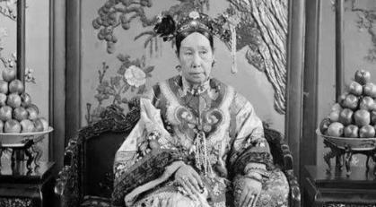 光绪身份一个皇帝 为什么要叫慈禧为亲爸爸呢