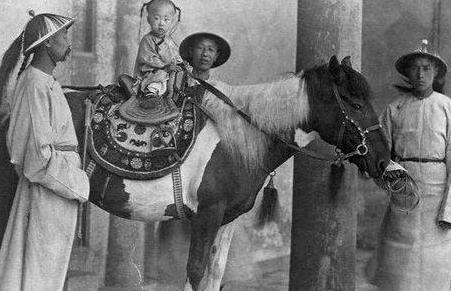 光绪身份一个皇帝 为什么要叫慈禧为亲爸爸呢