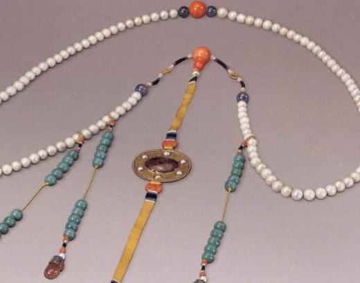 清朝无论皇帝和大臣，为什么脖子上都有一串佛珠