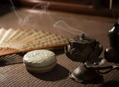 古代皇帝身上穿的龙袍不能水洗 皇帝穿臭了怎么办</span>
                      