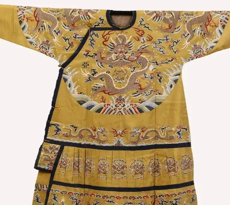 古代皇帝身上穿的龙袍不能水洗 皇帝穿臭了怎么办</span>
                      