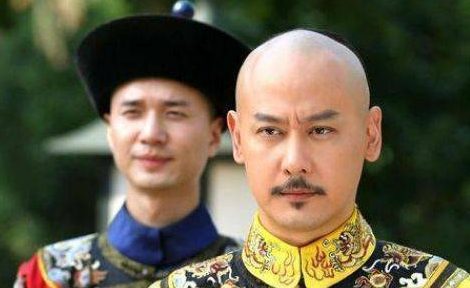 乾隆小时候没有后台,年龄又小 乾隆为什么能继承皇位</span>
                      