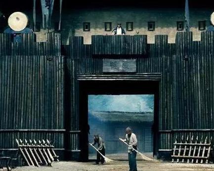 空城计中既然城中有陷阱 为什么司马懿没有放箭射死他呢