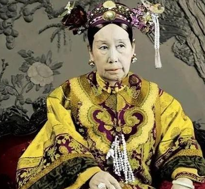 清朝妃子指甲为什么那么长 古人不会影响正常生活吗</span>