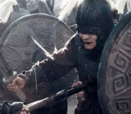 古代打仗士兵爬云梯攻城 守城士兵为什么不推到梯子</span>
                      