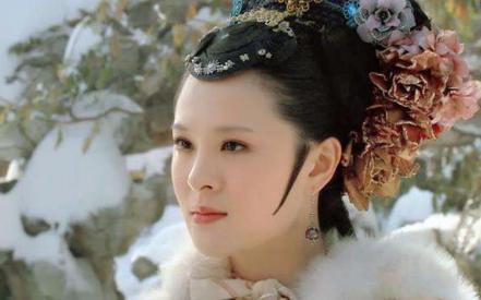 曹琴默跟丽嫔一样也是华妃一党的 为什么她能生下温宜公主呢