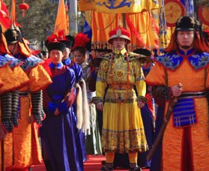 古代太监和侍卫都在皇宫里边 侍卫为什么不需要净身</span>
                      