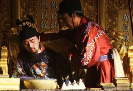 古代皇帝的位置为什么坐的那么稳 原因出在哪一个制度上面</span>
                      