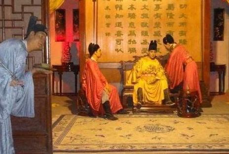 古代皇帝的位置为什么坐的那么稳 原因出在哪一个制度上面</span>
                      