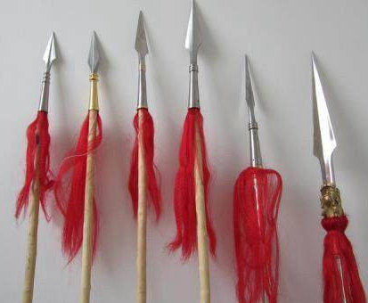 古代长枪为什么要挂着一撮红缨 古人这么做是为了好看吗</span>
                      