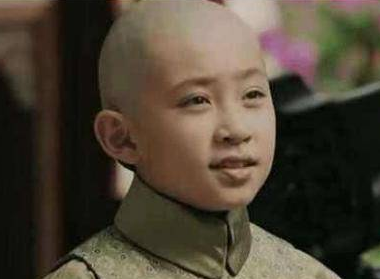 弘曕怎么被父亲雍正过继给堂叔当儿子?</span>