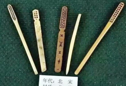 古人是如何清理口腔的？他们刷牙吗？</span>
                      