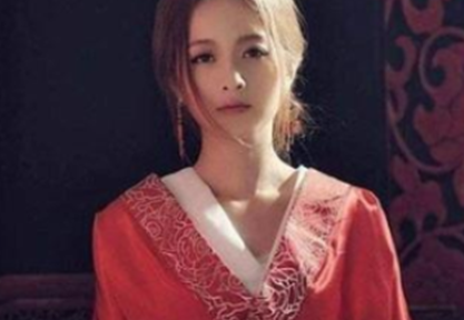 贾姬如厕遇到野猪，为什么侍卫不上去救她？</span>
                      