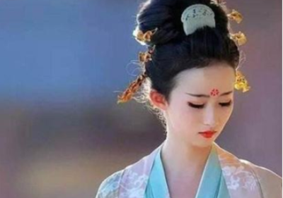 贾姬如厕遇到野猪，为什么侍卫不上去救她？</span>
                      