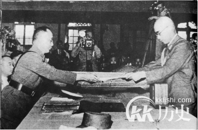 日本投降的背景是什么 日本当时面临什么情况