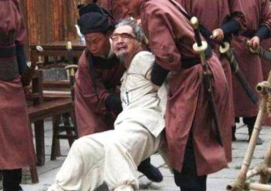 朱元璋出上联，，一大臣对出下联被当场赐死