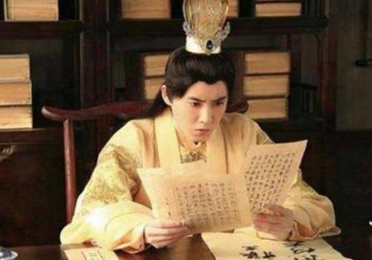 朱元璋出上联，，一大臣对出下联被当场赐死