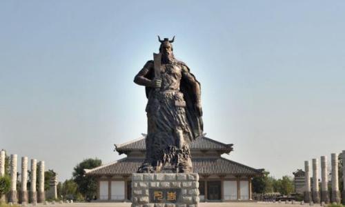 三位头上长角的人，头上长角代表了什么