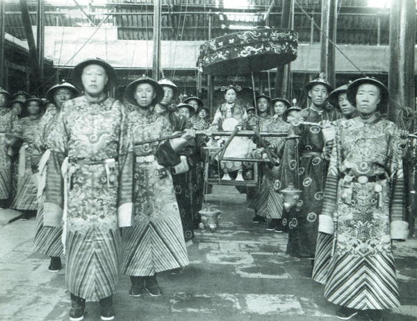 目睹皇家奢华 清朝慈禧太后的时尚装扮