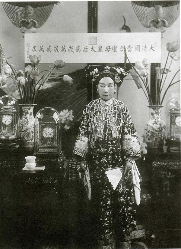 目睹皇家奢华 清朝慈禧太后的时尚装扮