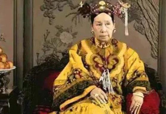 清朝真正的罪人并非是慈禧，而是他，他一手把中国带入黑暗