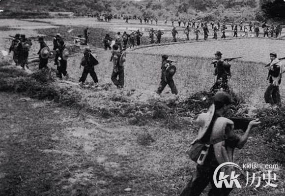 游击队智取浙东马奇诺：烧碉堡逼伪军
