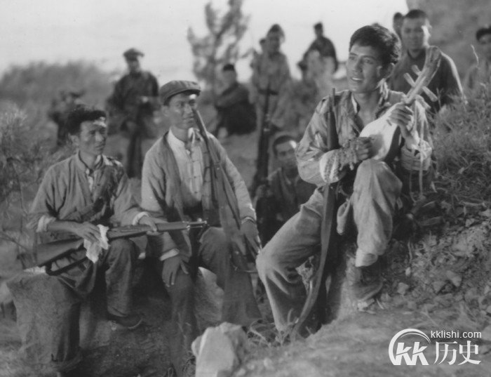 游击队智取浙东马奇诺：烧碉堡逼伪军
