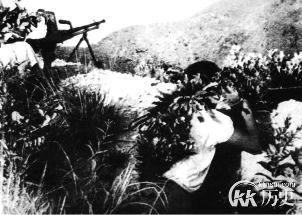 游击队智取浙东马奇诺：烧碉堡逼伪军
