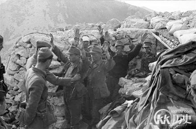 游击队智取浙东马奇诺：烧碉堡逼伪军
