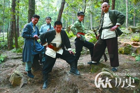 游击队智取浙东马奇诺：烧碉堡逼伪军
