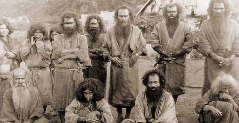 阿伊努：东亚国家日本的少数民族，居住在库页岛和北海道的原住民