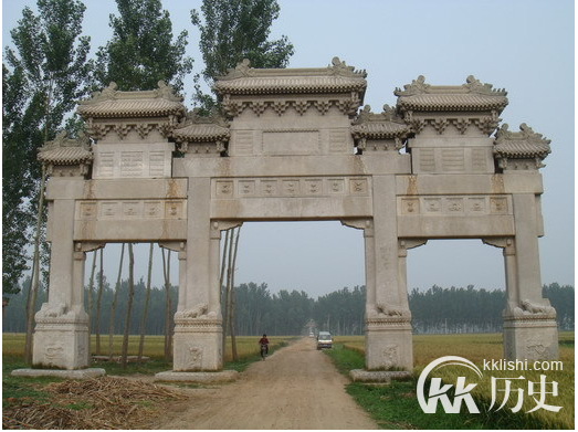 死后还不得安宁 “十三爷”墓遭重载车破坏