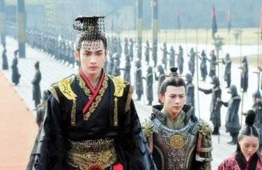 此人因一个“马屁”想称霸天下！比秦始皇还狂却被扒皮抽筋！