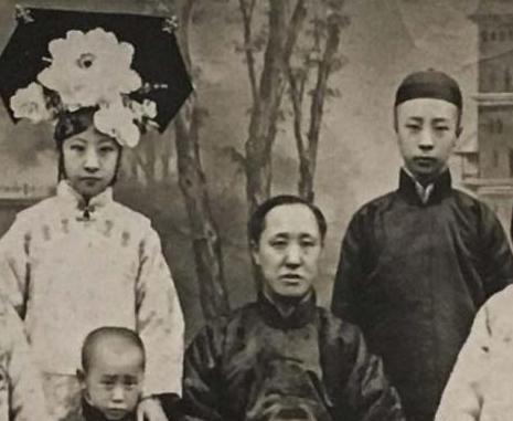 光绪和宣统当皇帝,为何亲爹必须搬家