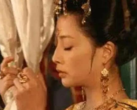 历史上杨贵妃的死因是什么 杨贵妃是被活埋的吗