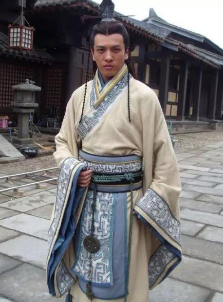 考古队挖开秦始皇女儿墓，场面令人倒吸一口凉气，胡亥真狠