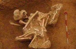 考古队挖开秦始皇女儿墓，场面令人倒吸一口凉气，胡亥真狠