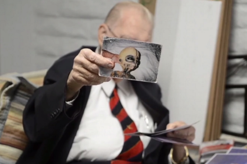 美国工程师临终曝光外星人照片