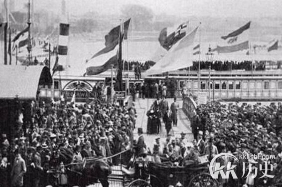 1895年北洋水师覆灭 李鸿章过年不宴客
