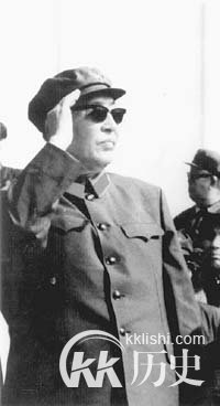 1981年十万大军军演 动用模拟“核武器”
