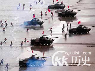 1981年十万大军军演 动用模拟“核武器”
