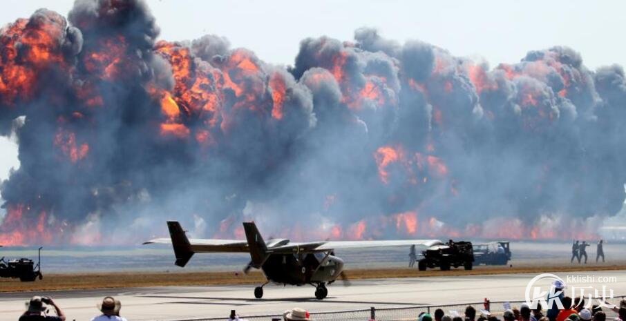 铭记历史:美国休斯敦航空展再现“偷袭珍珠港”